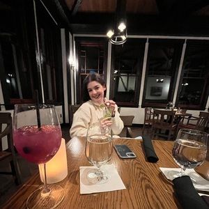 Meet your Posher, Aine